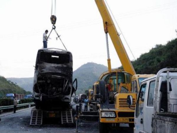 龙湖区吊车出租电话_苗族吊车租赁:吊车在停车